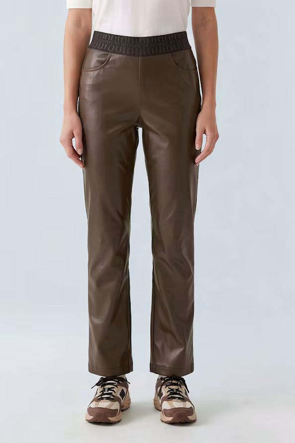 Shortened slip-on pants with elaborate Jacquard waistband
