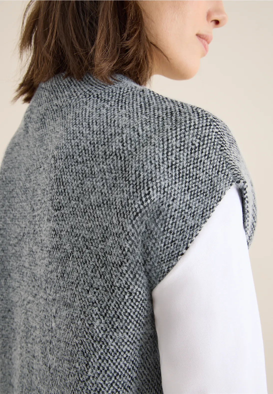 Two-Tone Featheryarn Vest