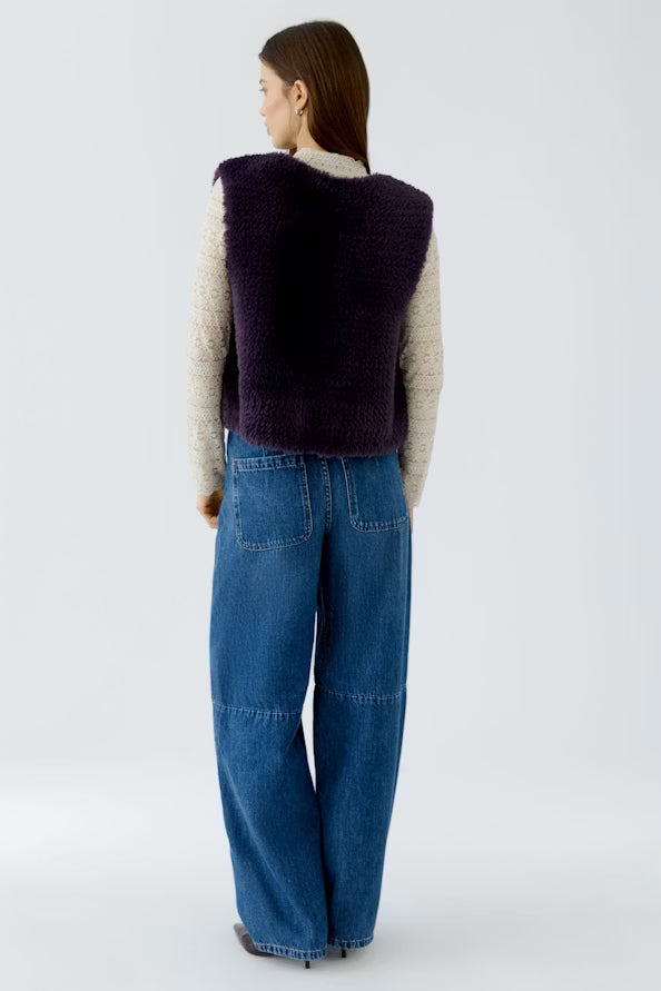 Knitted cozy vest in fur look