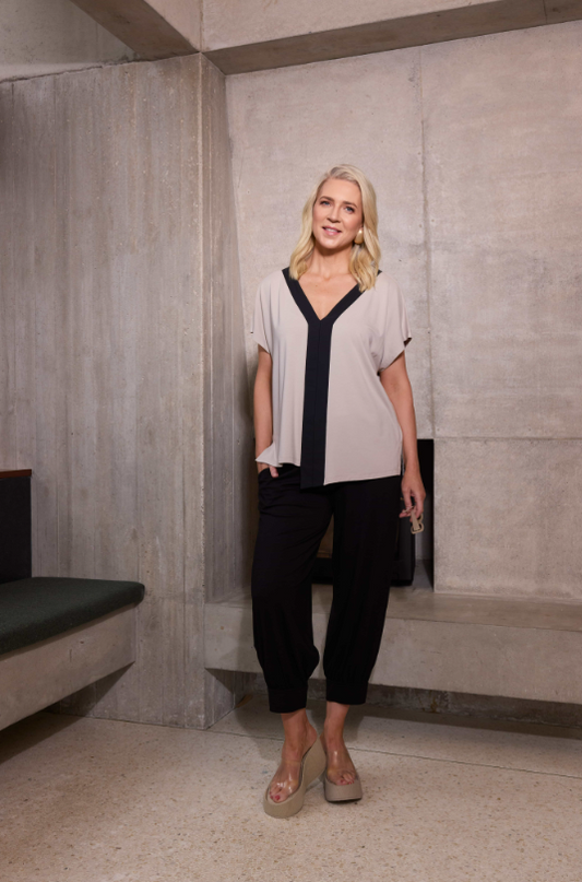 Jersey v neck top with contrast front and neck bands 