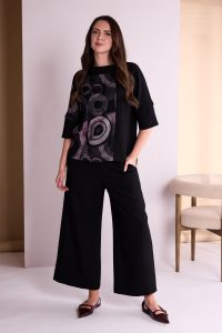 Black wide leg trousers for curvier silhouettes