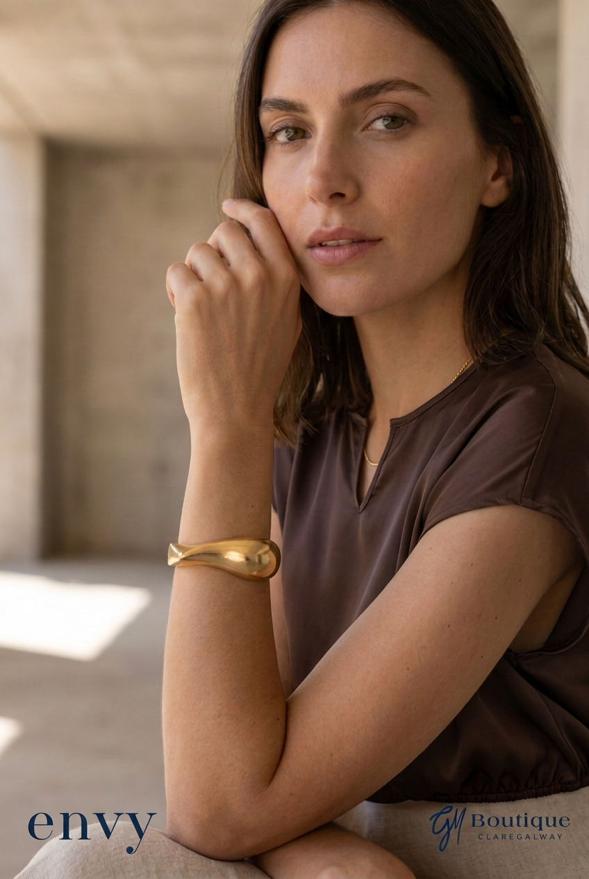  Via Appia chocolate-brown top with Envy gold bracelet bangle